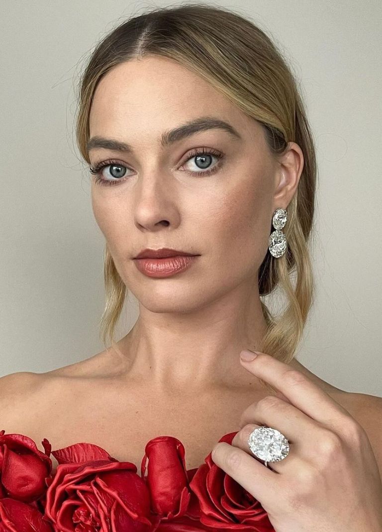 Η Margot Robbie με το πιο κομψό μανικιούρ στα Critics Choice Awards 2