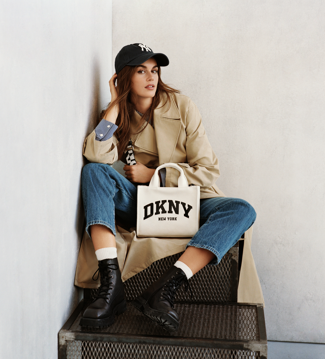 Η Kaia Gerber φέρνει μια νέα εποχή για την DKNY 5