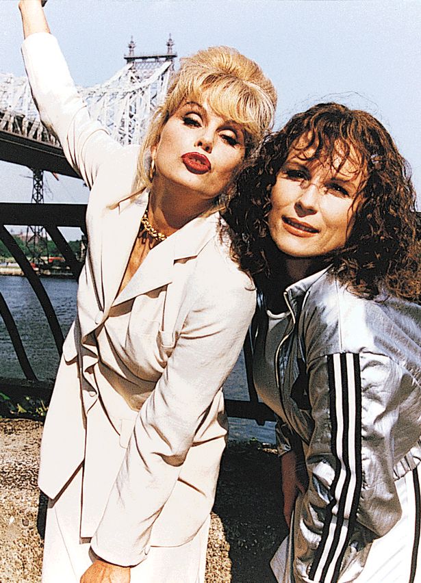 Absolutely Fabulous: H Joanna Lumley έκανε cameo εμφάνιση στην Εβδομάδα Μόδας του Λονδίνου 2