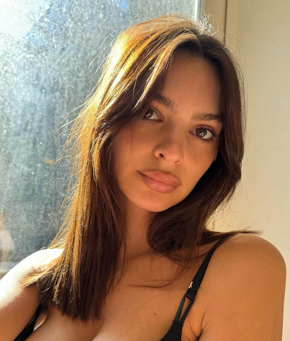 Η Emily Ratajkowski έκανε την πιο fresh αλλαγή στα μαλλιά της για την άνοιξη 4