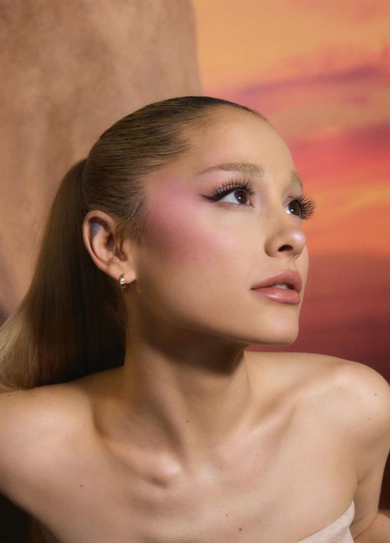 Ariana Grande: Αυτό είναι το κραγιόν που δεν αποχωρίζεται 2