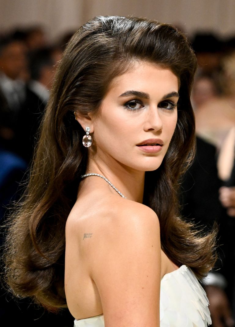 Kaia Gerber: Το νέο ανατρεπτικό χρώμα στα μαλλιά της είναι η πιο κομψή επιλογή 2