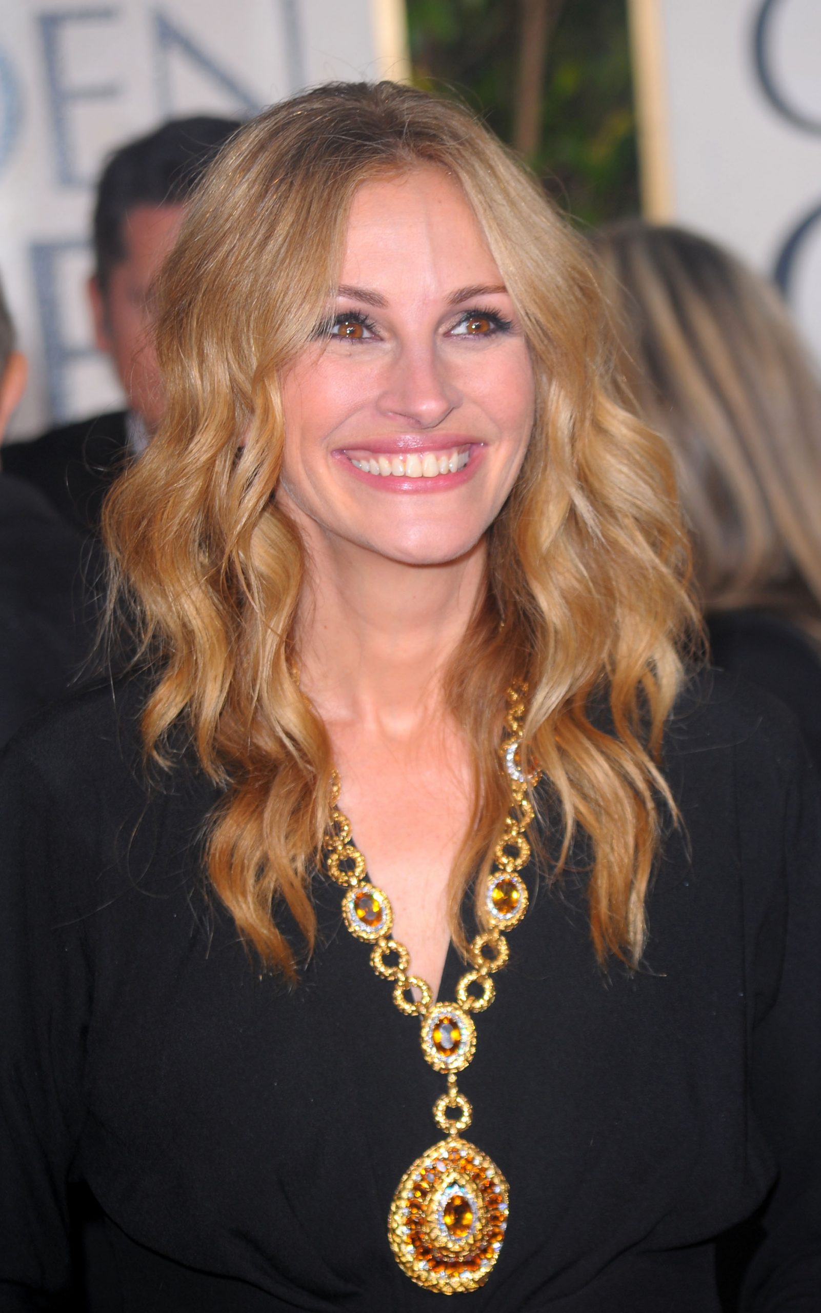 Η Julia Roberts έγινε πιο ξανθιά από ποτέ και θυμόμαστε τα πιο iconic χρώματα που έχει κάνει 7