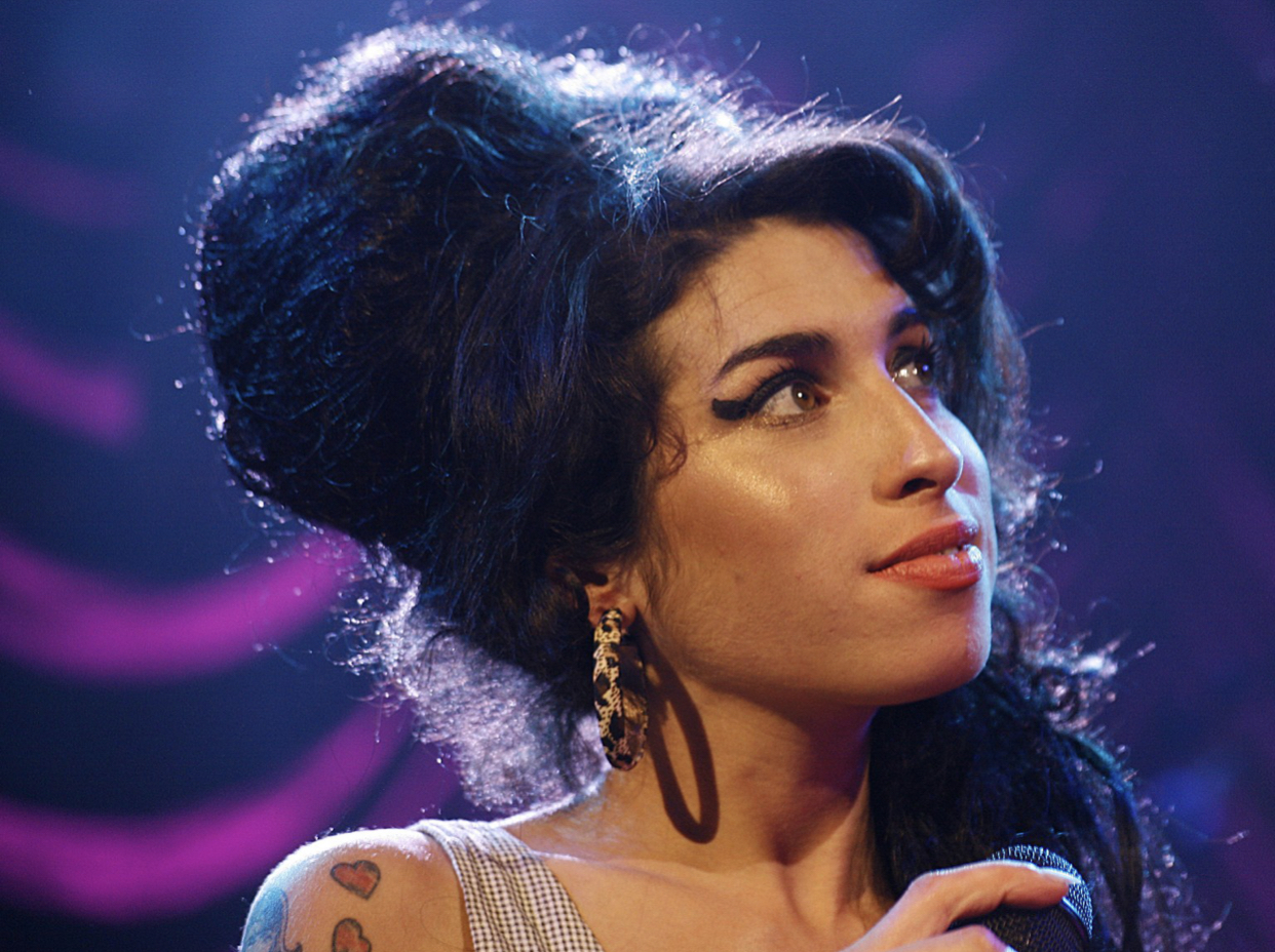 13 χρόνια χωρίς την Amy Winehouse – Το πρόωρο τέλος μιας φωνής που σημάδεψε μια ολόκληρη γενιά 2