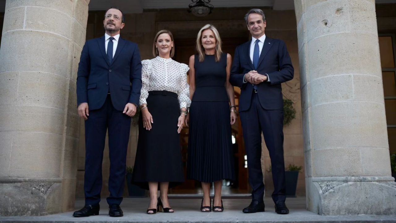 Μαρέβα Μητσοτάκη: Φόρεσε την τάση που λατρεύουν οι απανταχού royals για την επίσκεψή της στην Κύπρο
