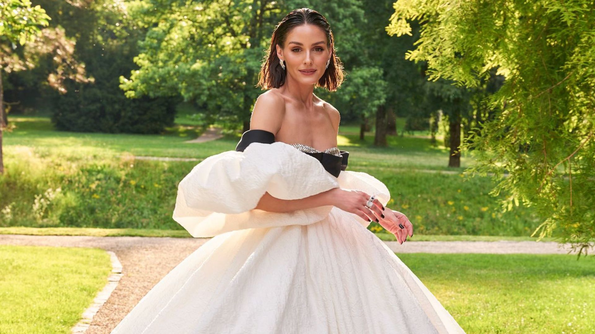 Η Olivia Palermo γιόρτασε τα 10 χρόνια γάμου με τρία εκπληκτικά φορέματα του Giambattista Valli