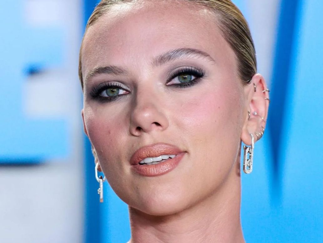 Το μακιγιάζ της Scarlett Johansson τής χάρισε τη λάμψη του παλιού Χόλιγουντ