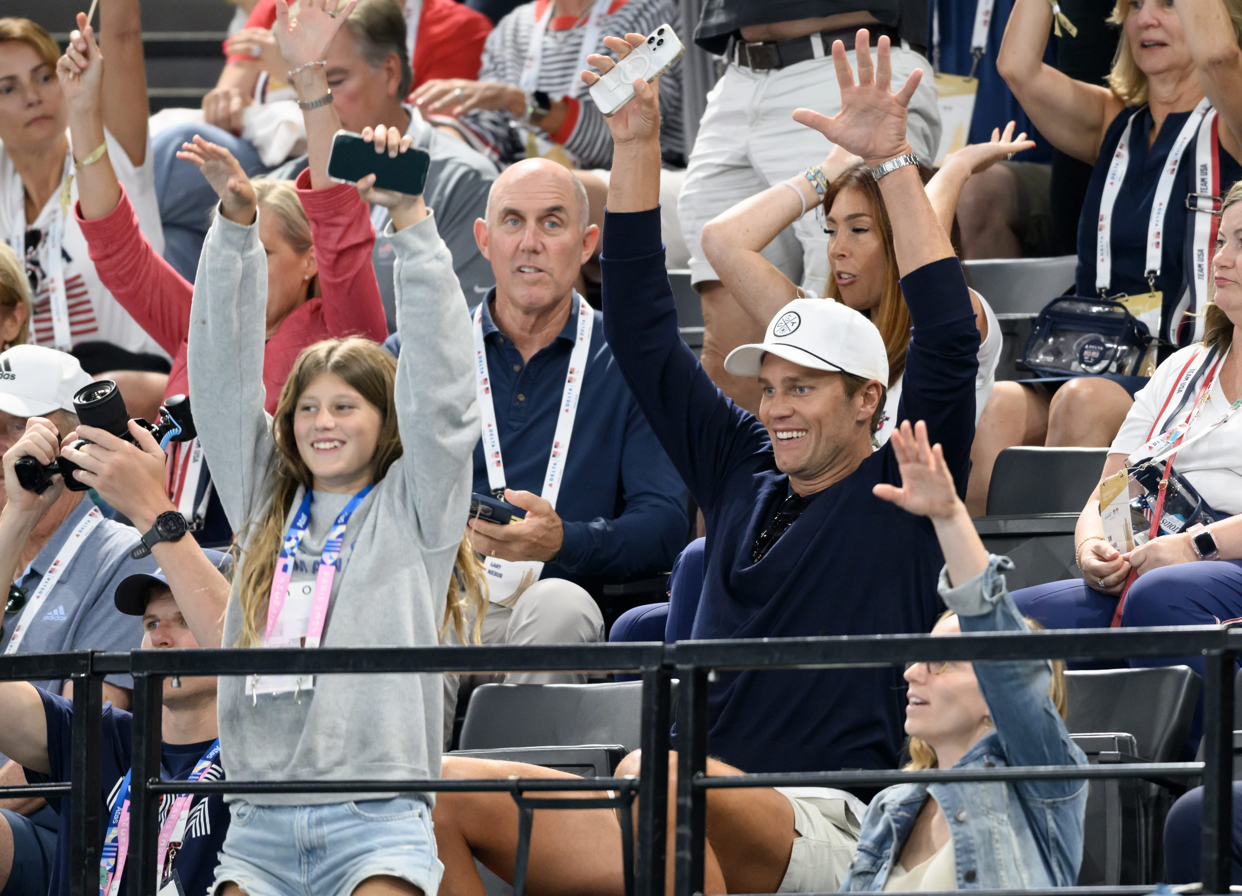 Ο Tom Brady και η 11χρονη κόρη του με τη Gisele στους Ολυμπιακούς Αγώνες – H απίστευτη ομοιότητα με τη μητέρα της