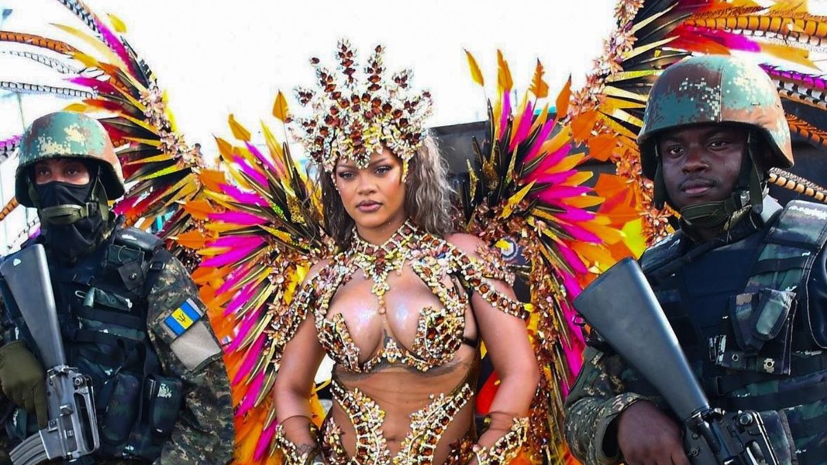 H απίστευτη εμφάνιση της Rihanna στο καρναβάλι των Barbados άφησε τους πάντες με το στόμα ανοιχτό