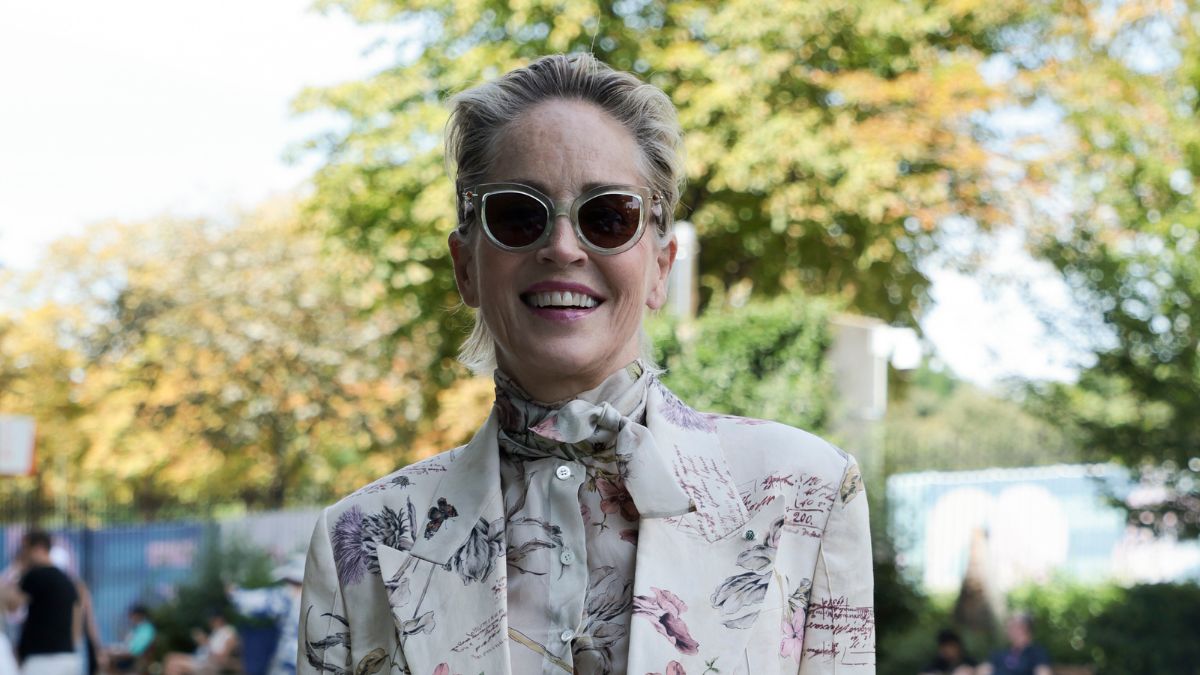 Sharon Stone: Έκλεψε την παράσταση τον τελικό τένις των ανδρών με το ιδιαίτερο σύνολό της -Τέλειο και για γάμο