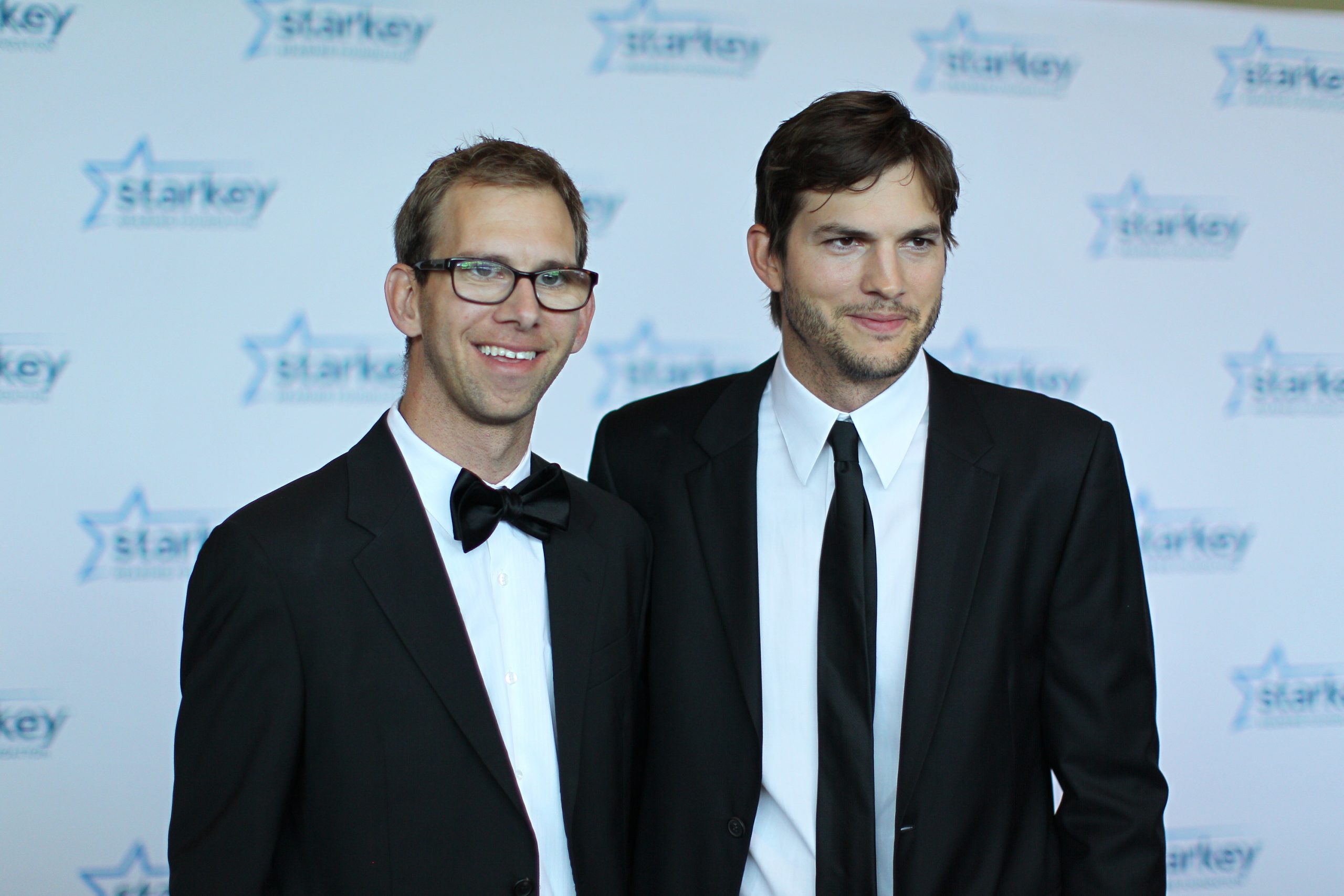 Ashton Kutcher: Η νόσος του δίδυμου αδερφού του, ο ισχυρός δεσμός τους και το μεγάλο φιλανθρωπικό έργο 2