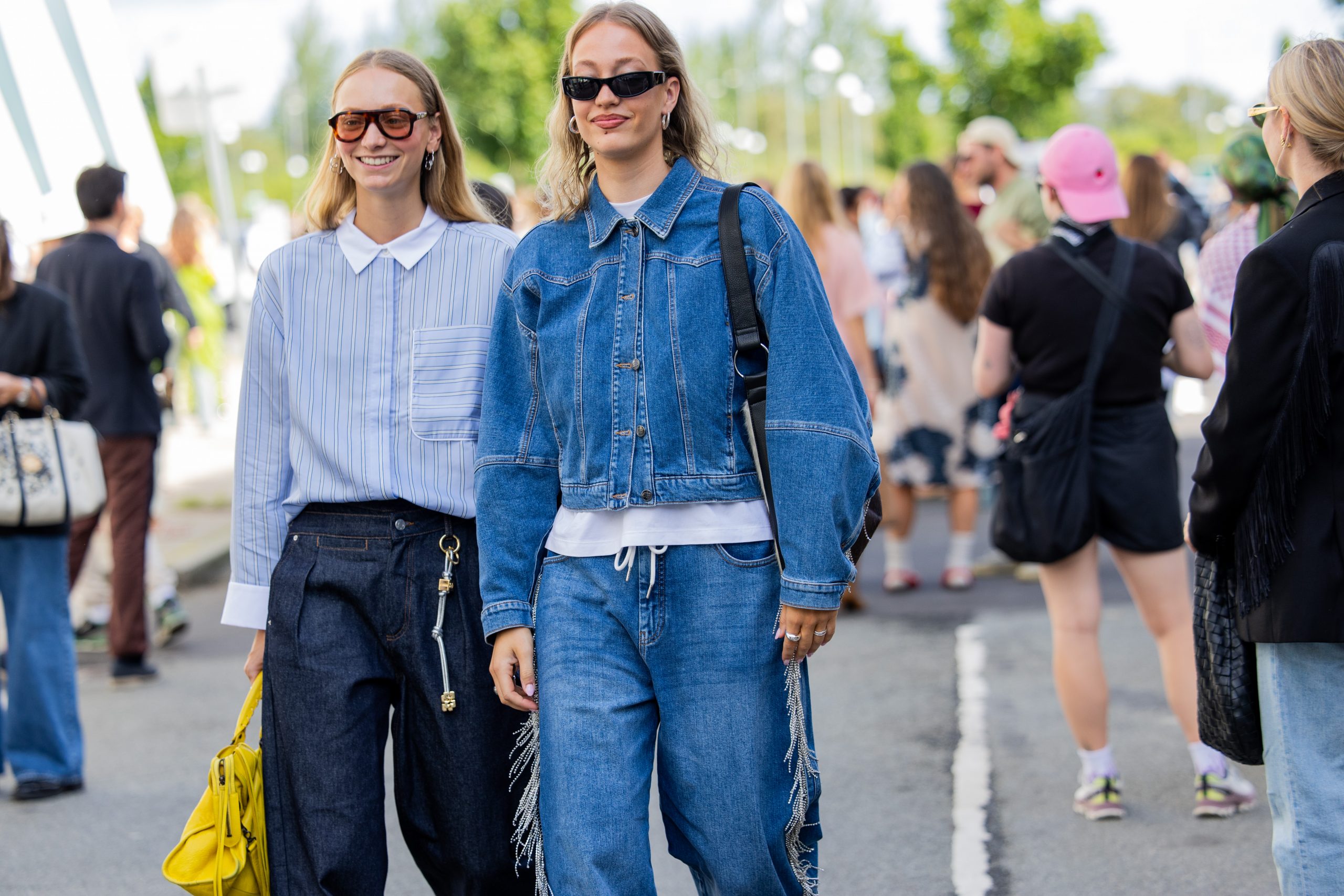 Denim outfits: 3 φρέσκοι τρόποι να τα φορέσετε τη μεταβατική περίοδο 1