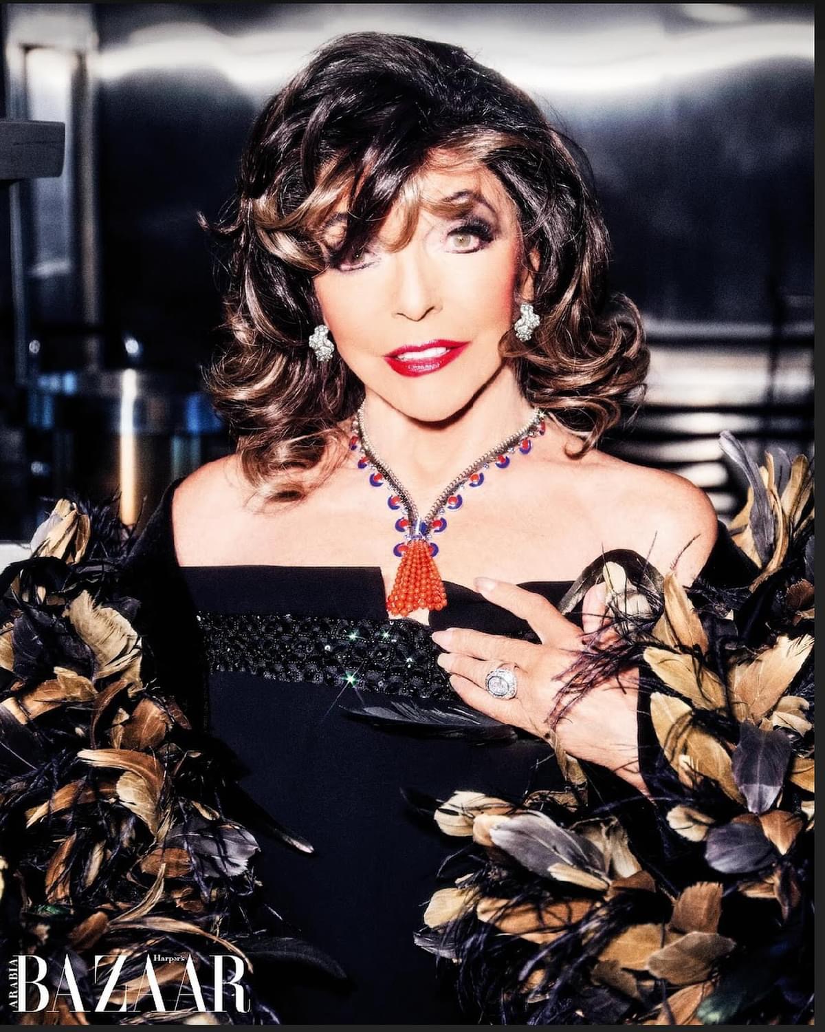 Joan Collins: Cover Girl στα 91 της χρόνια 4