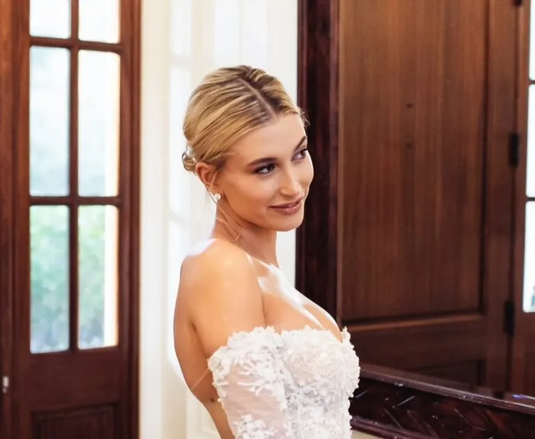 Η Hailey Bieber ανέβασε μερικές αδημοσίευτες φωτογραφίες από τον γάμο της 3